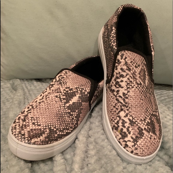 snake print tennis shoes